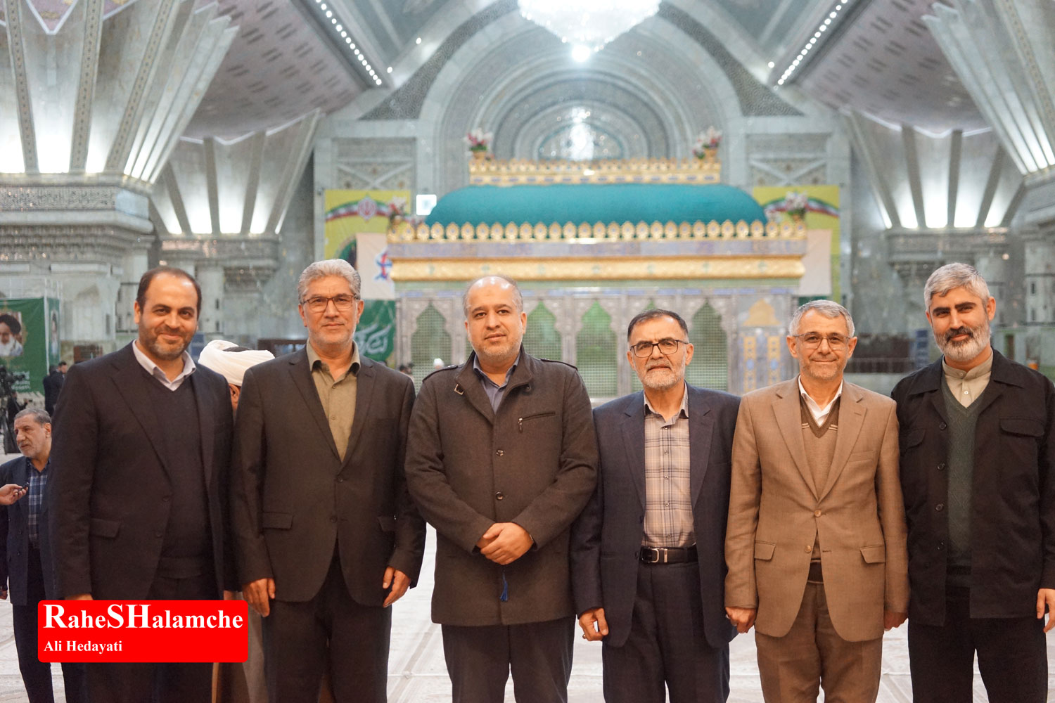 حاشیه مراسم تجدید میثاق نمایندگان مجلس با رهبر کبیر انقلاب در حرم امام خمینی +تصاویر 2